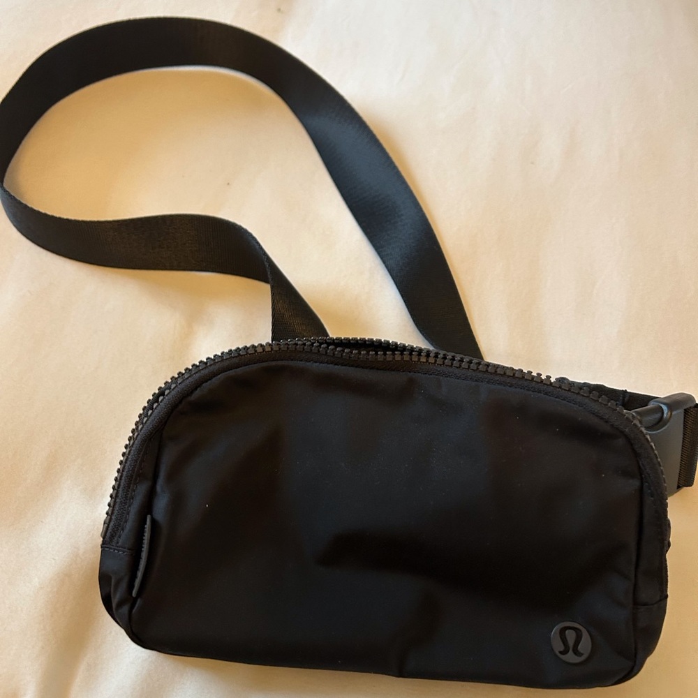 Lululemon Everywhere Belt Bag 1L Black